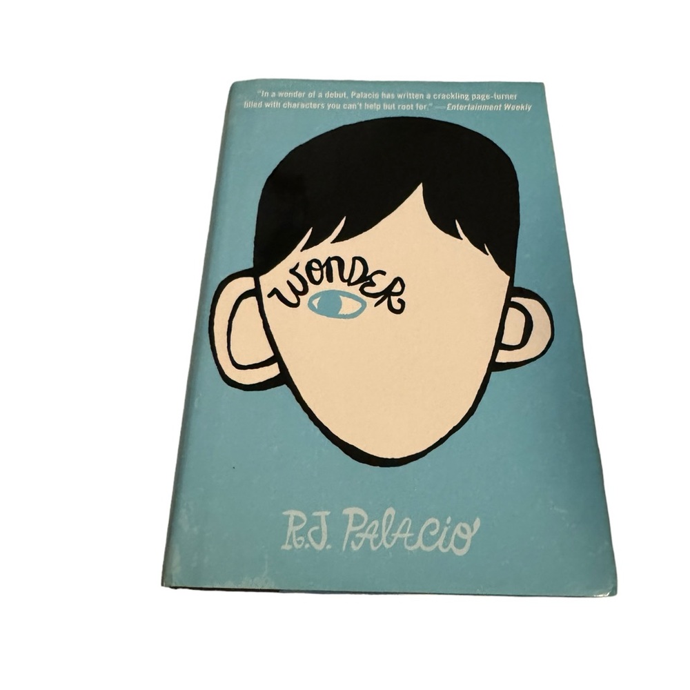 Young Adult Book / Wonder by R.J. Palacio. EUC